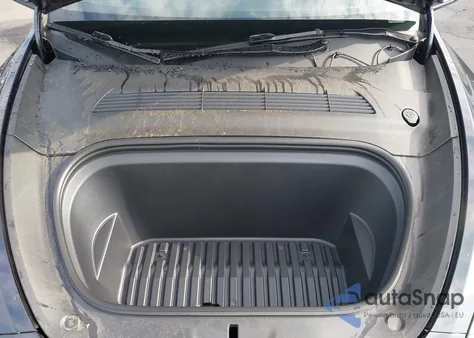 2024 Tesla Model Y Long Range Dual Motor All-Wheel Drive/Rwd z USA, uszkodzony, nr VIN 7SAYGDED6RF206264